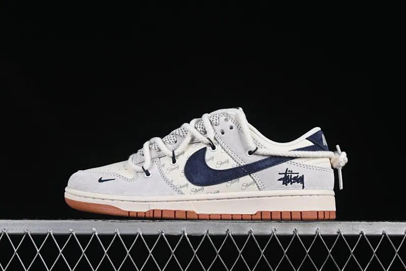 All Categories Nk SB Dunk Series Nk SB Dunk Low High-end Customized Low-top Shoes Nike SB Dunk Low Stussy Series Strap Raw Rubber Black Hook Anniversary High-end Customized Low-top Casual Shoes YX5066-263